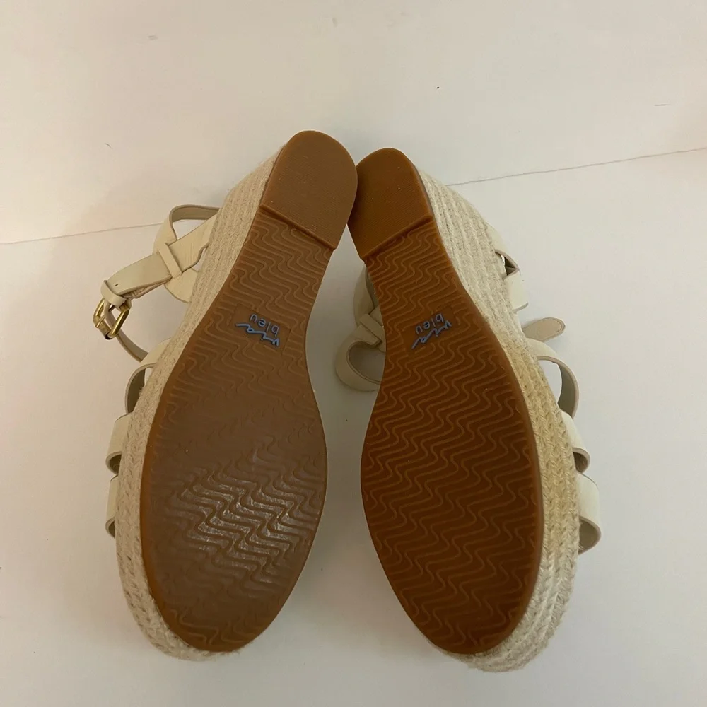 Via bleu Ivory  Wedge Sandals Size 9